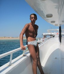 boys in speedos 5b938f4742a1b.jpg