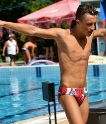 boys in speedos 5b938f5295ecd.jpg