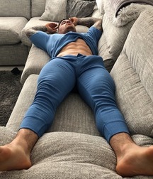 boys hard for daddies502 5be9cafb29329.jpg