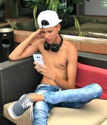 boys hard for daddies504 5be9cbbda238a.jpg