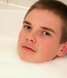 Boy In The Bath 5b564bb559eaf.jpg