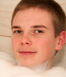 Boy In The Bath 5b564bbbea625.jpg