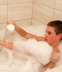 Boy In The Bath 5b564bd96fa7e.jpg