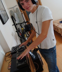Uploaded by:emotwink 5b5775228e5bc.jpg