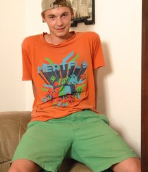 Twink In Green Shorts 5b67737568e01.jpg
