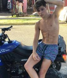 Shirtless 5bf83af514af8.jpg