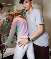Sexy Boys 5bf8b9c4aef63.jpg
