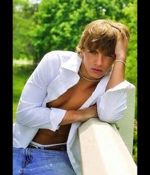 Sexy Boys 5bf8b9c820a59.jpg