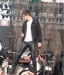 Tight and tighter... 5b67377e9b979.png