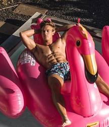 Hotties, 2 5b7ca43cd4ddd.jpg