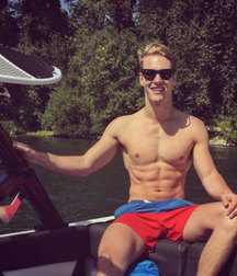 Ragazzi giovani hot 1 5b485e6c1843e.jpg