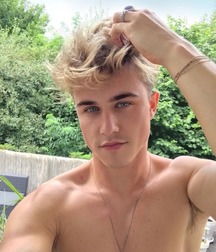 Ragazzi giovani hot 1 5b485eaca790a.jpg
