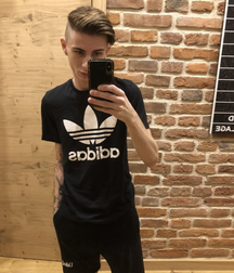 Ragazzi giovani hot 40 5bc23fafc52e3.png