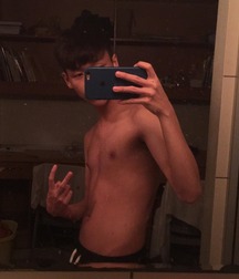 Ragazzi giovani hot 40 5bc23fbfa5c05.jpg