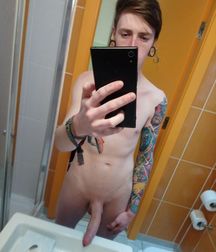 Ragazzi giovani hot 40 5bc23fe3966f9.jpg
