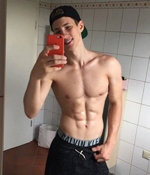 Ragazzi giovani hot 46 5bd7a4193b87e.jpg