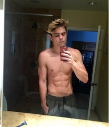 Ragazzi giovani hot 51 5bde06a7a9931.jpg