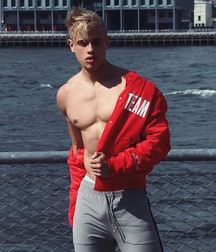 Ragazzi giovani hot 60 5bf7fdd174503.jpg