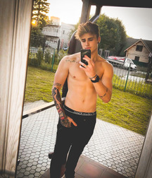 Ragazzi giovani hot 66 5c06970f093fa.jpg