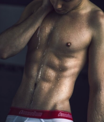 Ragazzi giovani hot 66 5c069728a91da.png
