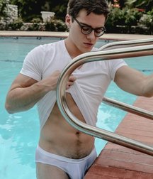 Ragazzi giovani hot 66 5c06972ead94a.jpg