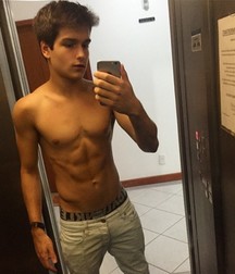 Ragazzi giovani hot 90 5c14eda6b073e.jpg