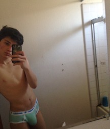 Ragazzi giovani hot 90 5c14edc9b9c68.jpg