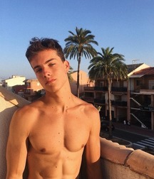 Ragazzi giovani hot 90 5c14edd294c03.jpg