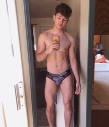 Ragazzi giovani hot 90 5c14edd7a4a9b.jpg
