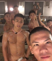 Ragazzi giovani hot 93 5c1a3fbdb5afd.jpg