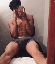 Ragazzi giovani hot 93 5c1a3fc00b2db.jpg
