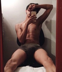 Ragazzi giovani hot 93 5c1a3fc127a1c.jpg