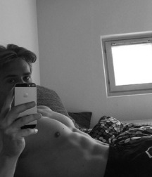 Ragazzi giovani hot 93 5c1a3fcdd1e69.jpg