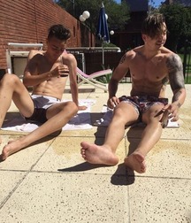 Ragazzi giovani hot 93 5c1a3fdf54407.jpg