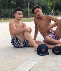 Ragazzi giovani hot 93 5c1a3fe56ceb9.jpg