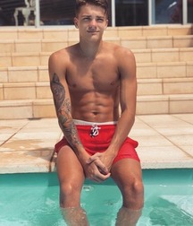Ragazzi giovani hot 93 5c1a3fe6a4f47.jpg