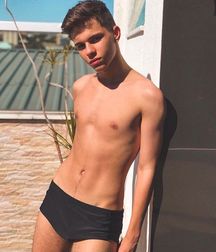 Ragazzi giovani hot 93 5c1a3fedaaa9e.jpg