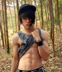 Ragazzi giovani hot 94 5c1a40364f8a0.jpg