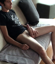 Ragazzi giovani hot 100 5c25f42f2488e.jpg