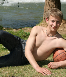 Ragazzi giovani hot 125 5c39ec2d26f4c.jpg