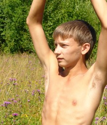 Alex im Garten 5b940b835cb9e.jpg