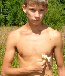 Alex im Garten 5b940baf0fb47.jpg