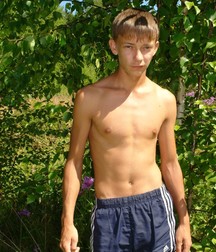 Alex im Garten 5b940bc07899e.jpg