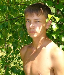 Alex im Garten 5b940c03554ce.jpg