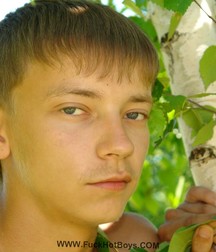Alex im Garten 5b940ca985a57.jpg