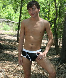 Tyler draussen 5b94175c7b5ca.jpg