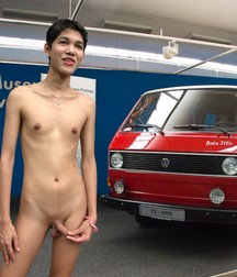 twinks & bus 5c79c60b1e1ba.jpg