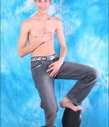 Ton and Chair Twink Gay Porn 61a16ddf261de.jpg