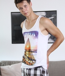 Twinkboy at Home gay porn 61ac00b64e021.jpg