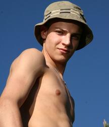 Viny´s outdoor wank gay porn 61ae6d5c619de.jpg